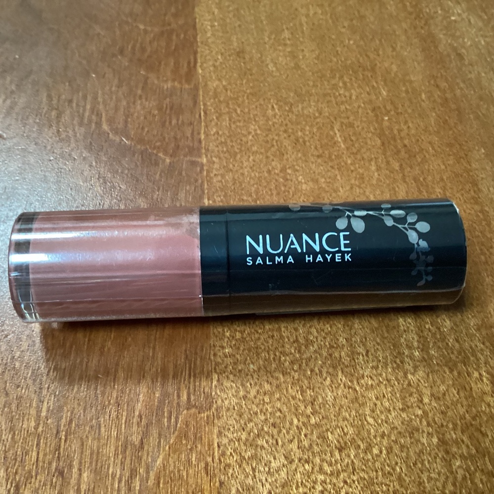 NUANCE SALMA HAYEK True Color PLUMPING LIQUID LIPSTICK #700 Nude Nectar